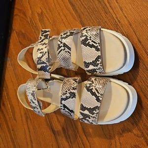 Gabor Leather Sandal w Snake Skin Details. l